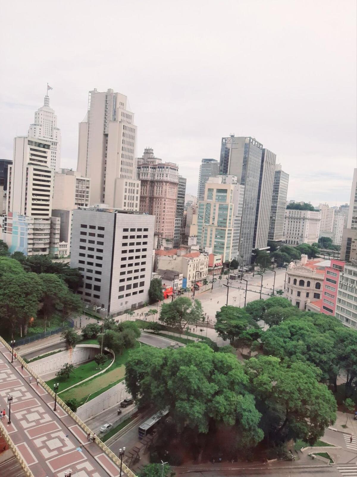 Apartment Black Ed Maisaltosp Sampasky Metro Ar Cond